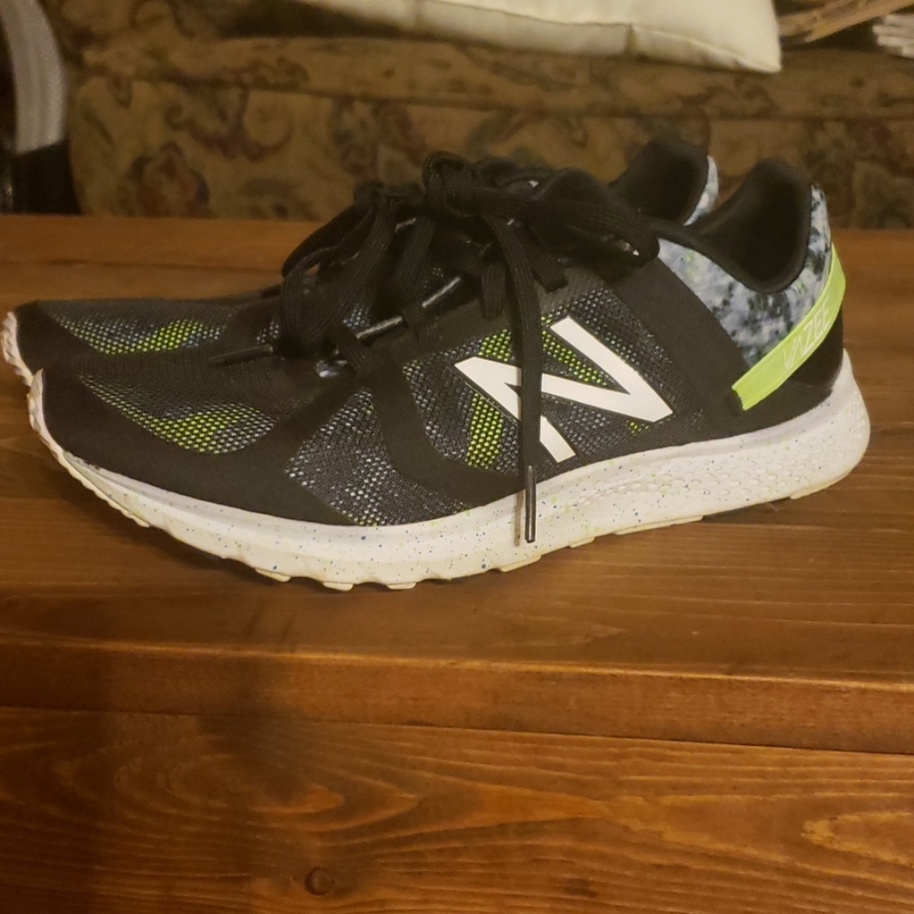 Tennis shoes